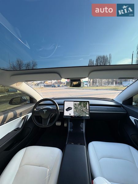 Седан Tesla Model 3 2018 в Києві