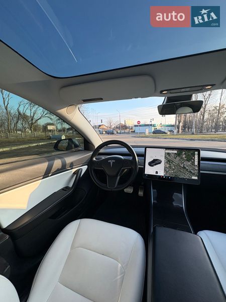 Седан Tesla Model 3 2018 в Києві