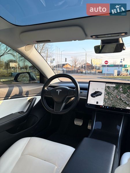 Седан Tesla Model 3 2018 в Черкасах