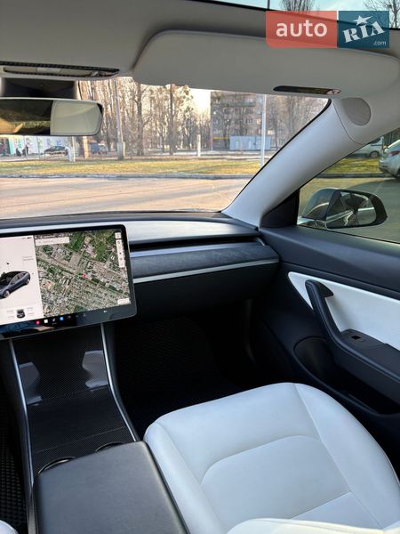 Седан Tesla Model 3 2018 в Києві