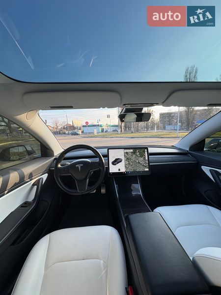 Седан Tesla Model 3 2018 в Києві