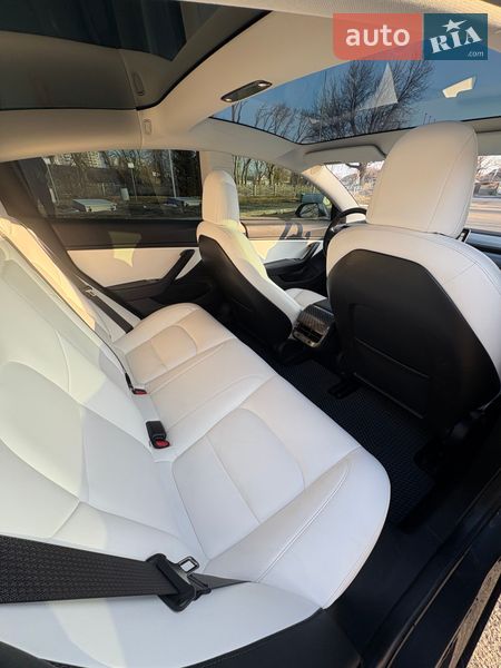 Седан Tesla Model 3 2018 в Києві