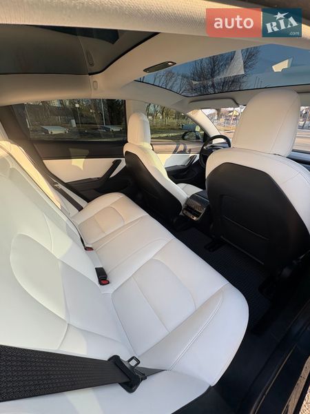 Седан Tesla Model 3 2018 в Черкасах