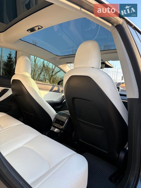 Седан Tesla Model 3 2018 в Києві