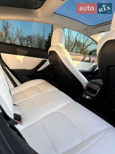 Седан Tesla Model 3 2018 в Києві