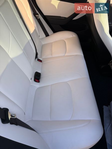 Седан Tesla Model 3 2018 в Києві