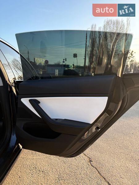 Седан Tesla Model 3 2018 в Києві