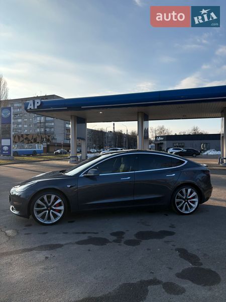 Седан Tesla Model 3 2018 в Києві
