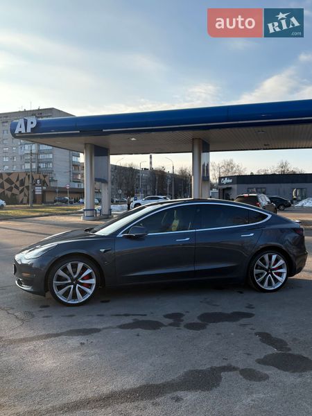 Седан Tesla Model 3 2018 в Києві