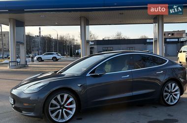 Седан Tesla Model 3 2018 в Києві