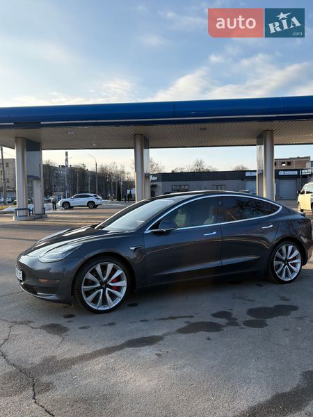 Седан Tesla Model 3 2018 в Києві
