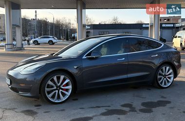 Седан Tesla Model 3 2018 в Черкассах