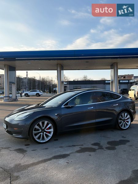 Седан Tesla Model 3 2018 в Києві
