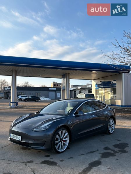 Седан Tesla Model 3 2018 в Києві