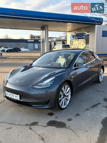Седан Tesla Model 3 2018 в Києві