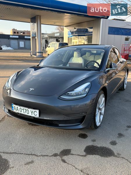Седан Tesla Model 3 2018 в Києві