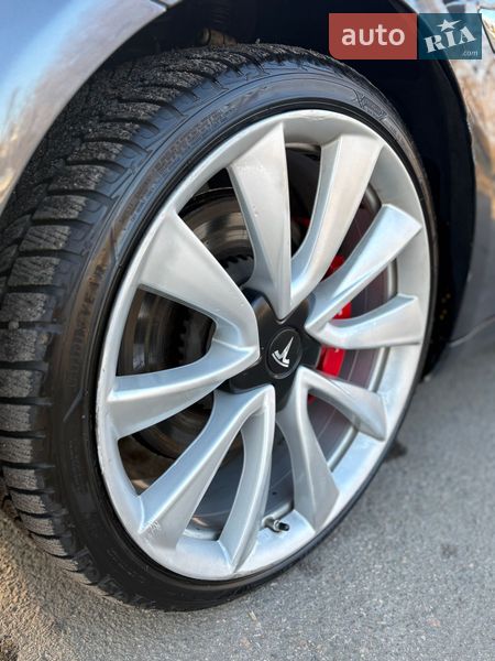 Седан Tesla Model 3 2018 в Києві