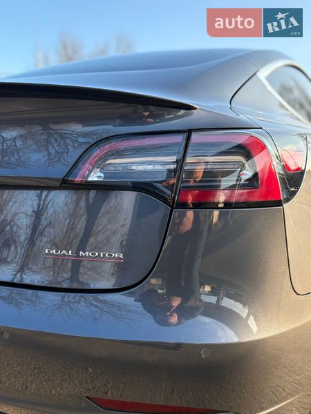 Седан Tesla Model 3 2018 в Києві
