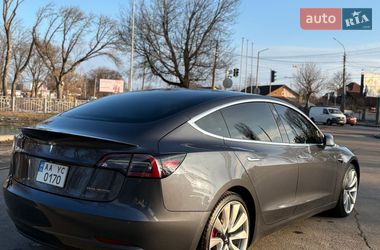 Седан Tesla Model 3 2018 в Черкассах