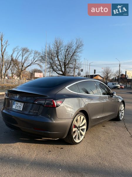 Седан Tesla Model 3 2018 в Черкасах