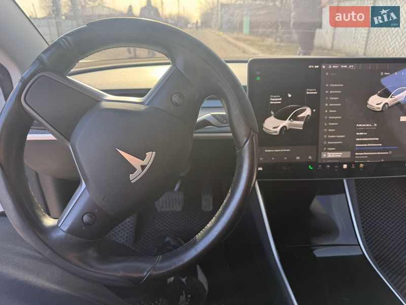 Седан Tesla Model 3 2018 в Дніпрі