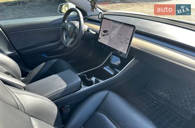 Седан Tesla Model 3 2019 в Львове