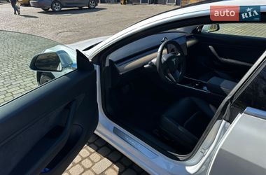 Седан Tesla Model 3 2019 в Львове