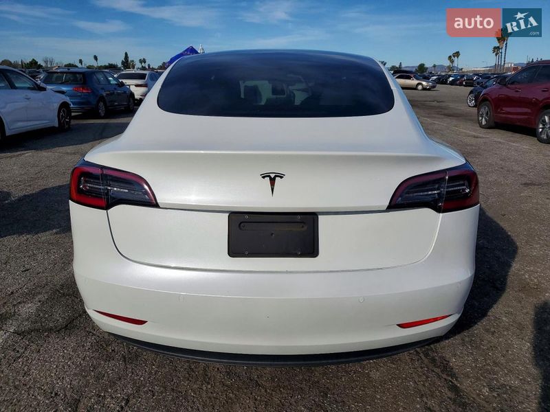 Седан Tesla Model 3 2021 в Львові
