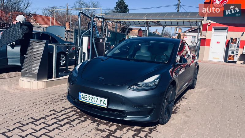 Седан Tesla Model 3 2018 в Кривом Роге