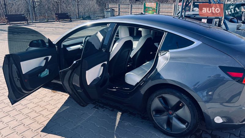 Седан Tesla Model 3 2018 в Кривом Роге