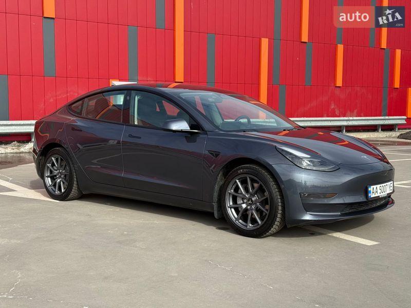 Седан Tesla Model 3 2022 в Києві
