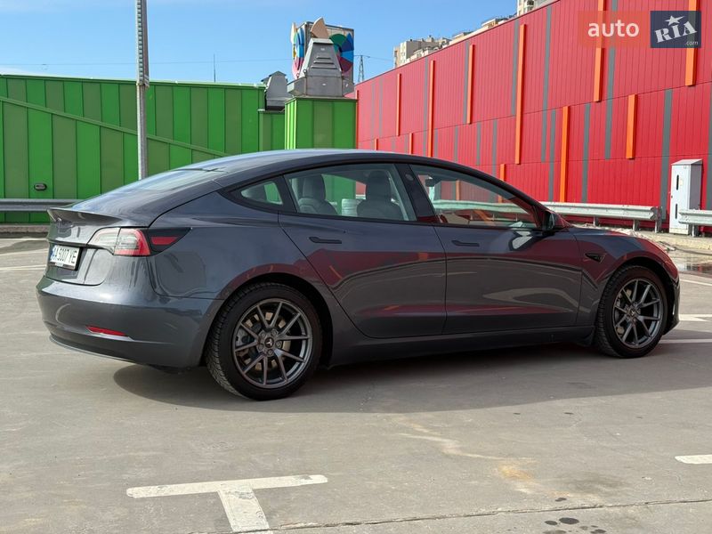 Седан Tesla Model 3 2022 в Києві