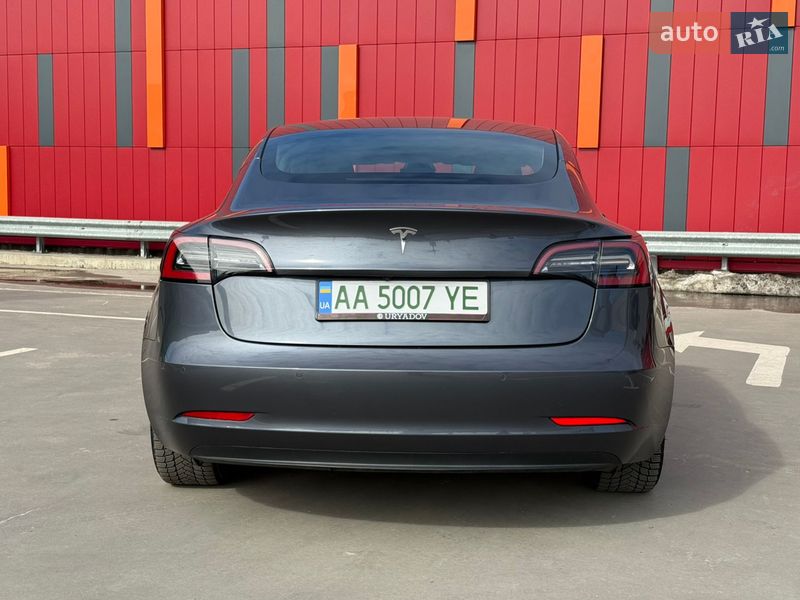 Седан Tesla Model 3 2022 в Києві