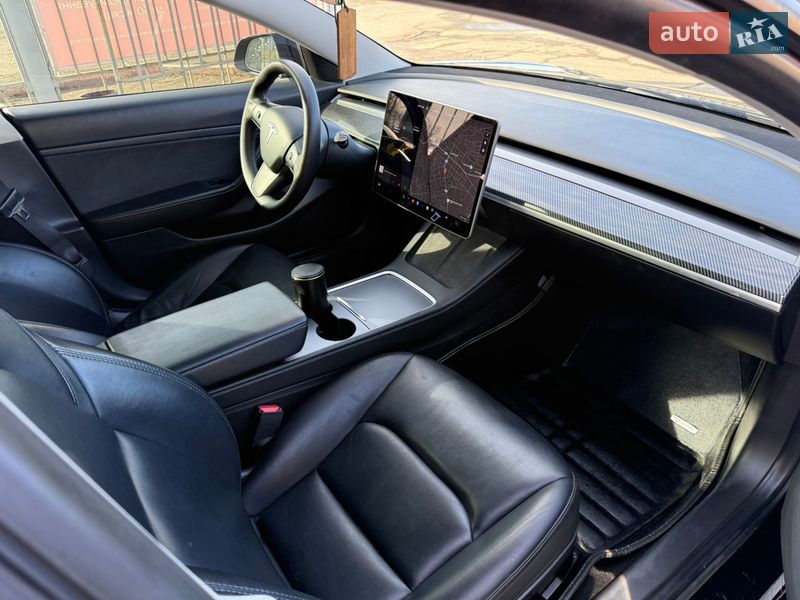 Седан Tesla Model 3 2021 в Звенигородке