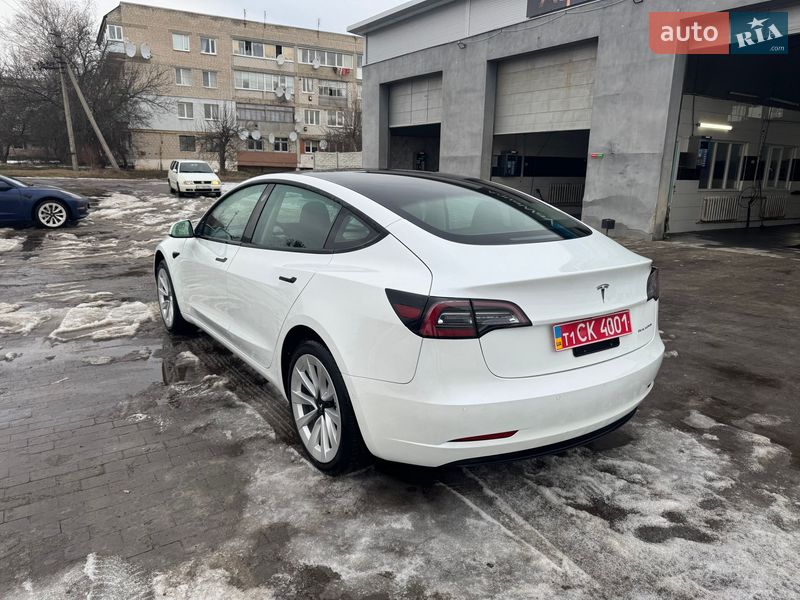 Седан Tesla Model 3 2022 в Новой Водолаге