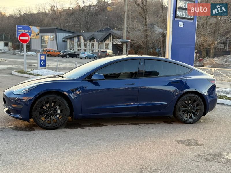 Седан Tesla Model 3 2022 в Черкасах