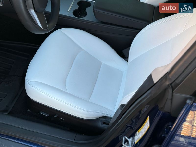 Седан Tesla Model 3 2022 в Черкасах