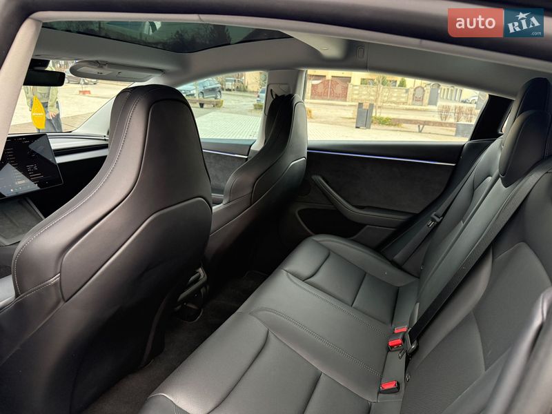 Седан Tesla Model 3 2024 в Львові