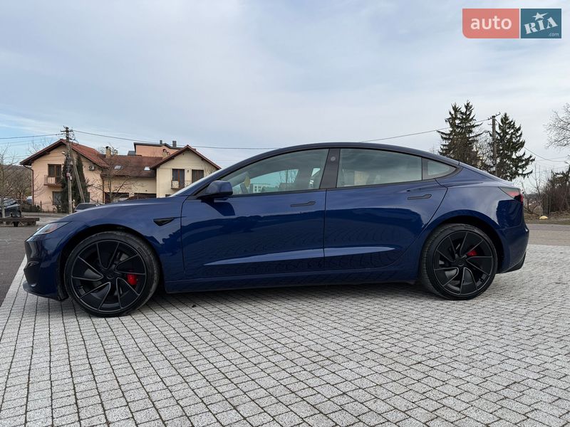 Седан Tesla Model 3 2024 в Львові