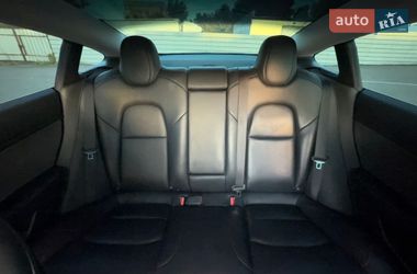 Седан Tesla Model 3 2020 в Ровно