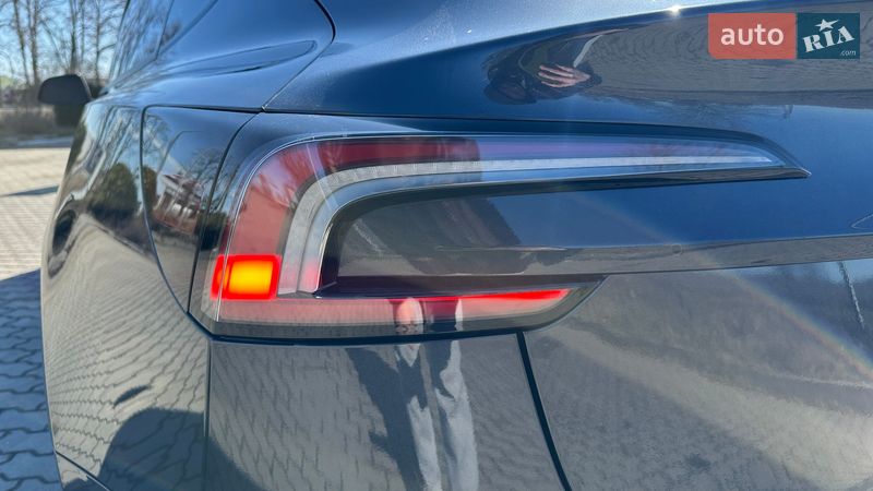 Седан Tesla Model 3 2025 в Тульчине