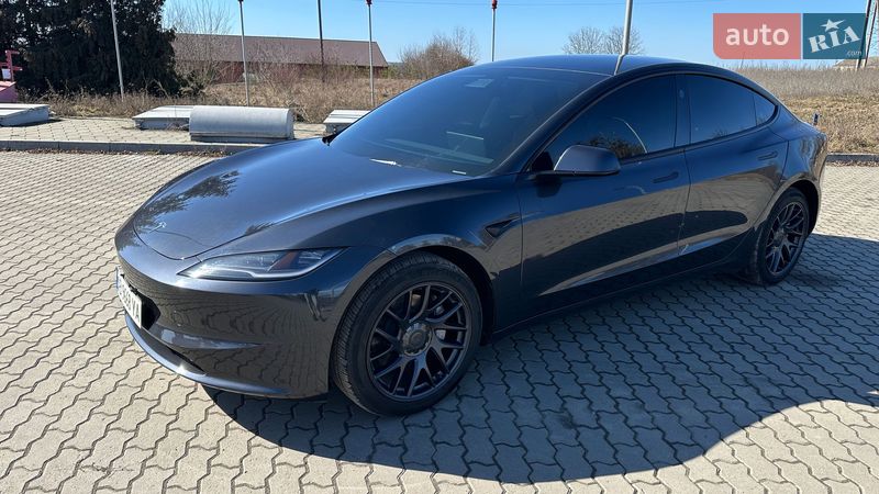 Седан Tesla Model 3 2025 в Тульчине