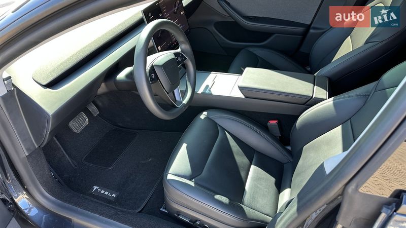 Седан Tesla Model 3 2025 в Тульчине