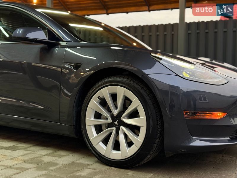 Седан Tesla Model 3 2022 в Львове