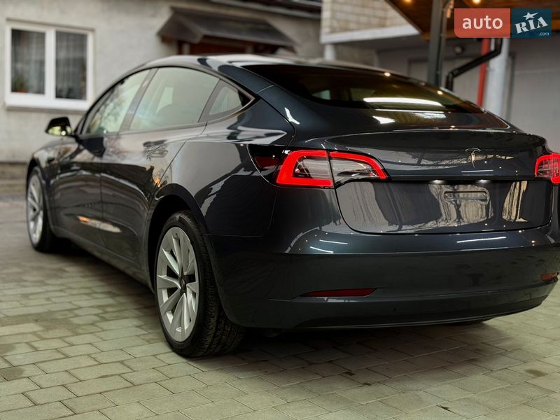 Седан Tesla Model 3 2022 в Львове