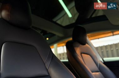 Седан Tesla Model 3 2022 в Львове