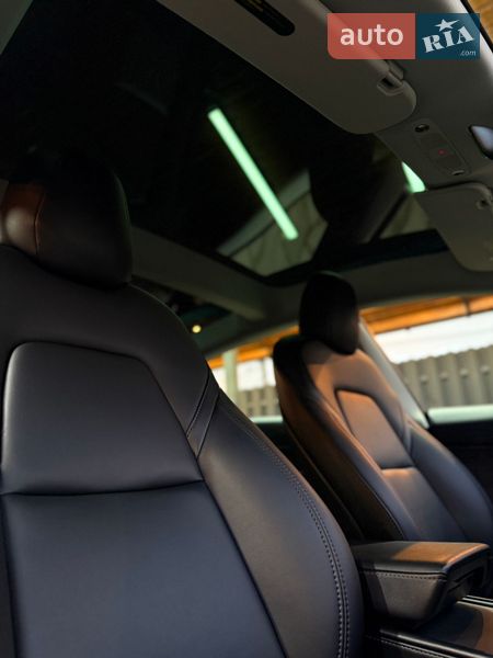 Седан Tesla Model 3 2022 в Львове