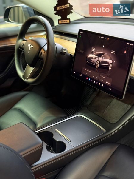 Седан Tesla Model 3 2022 в Львове