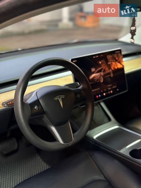 Седан Tesla Model 3 2022 в Львове