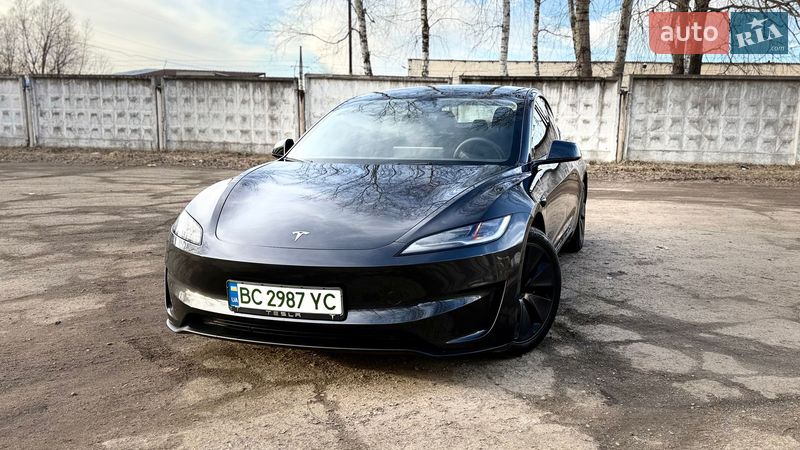 Седан Tesla Model 3 2024 в Новояворовске